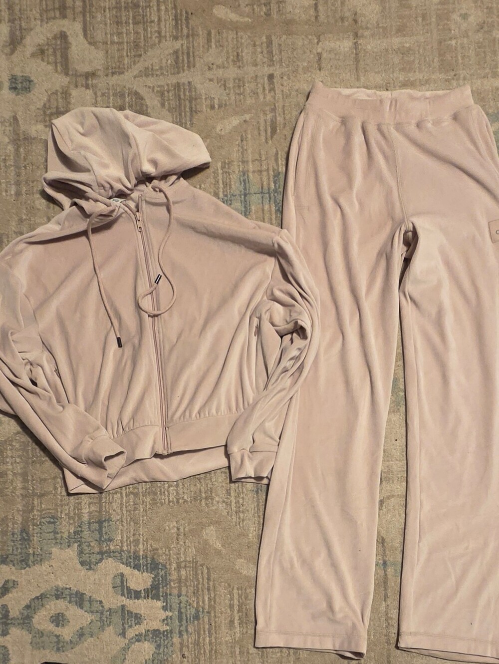 Alo Yoga Velour Glimmer Set. Dusty Pink. Great Conditioned. Plz Read***
